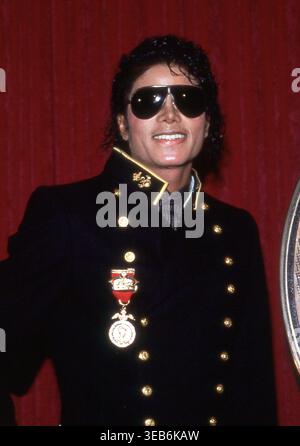 **FILE PHOTO** nuove rivendicazioni di molestie da parte dei fratelli come Michael biopic Debuts. Michael Jackson settembre 1984 crediti: Ralph Dominguez/MediaPunch Foto Stock