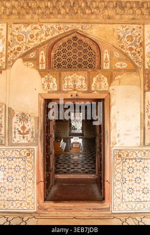 L'interno della tomba di i'timād-ud-Daulah Foto Stock