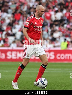 Lisbona, Portogallo. 25 aprile 2026. Frederik Aursnes della SL Benfica durante la partita Betclic della Liga Portugal tra SL Benfica e Moreirense FC giocata allo Sport Lisboa e Benfica Stadium il 25 aprile 2026 a Lisbona, Portogallo. (Foto di Pedro Reis/PRESSINPHOTO) credito: PRESSINPHOTO SPORTS AGENCY/Alamy Live News Foto Stock