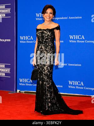 Washington DC, Stati Uniti. 25 aprile 2026. Jeanine Pirro, procuratore del Distretto di Columbia, arriva per la cena 2026 dell'Associazione dei corrispondenti della Casa Bianca presso il Washington Hilton Hotel sabato 25 aprile 2026 a Washington DC. Credito: Ron Sachs/CNP /MediaPunch Credit: MediaPunch Inc/Alamy Live News Foto Stock