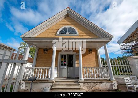 Museum Shop nell'edificio storico della Palmse Manor e Museo all'aperto, Parco Nazionale di Lahemaa, Contea di Lääne-Viru, Estonia, Europa Foto Stock