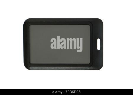 Supporto per badge di identificazione in plastica nera su sfondo bianco isolato. Custodia per etichette con nome rettangolare orizzontale per biglietti da visita o chiavi di accesso per auto Foto Stock