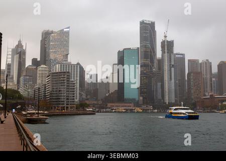 Lo skyline della città di Sydney, che include Circular Quay e il quartiere centrale degli affari (CBD). Foto Stock