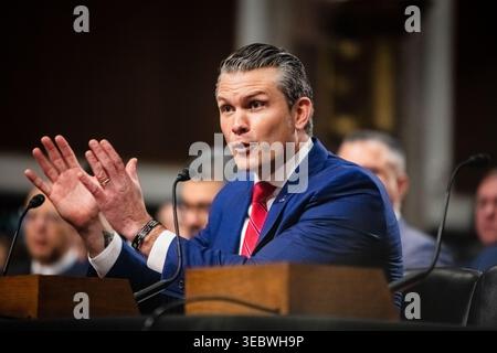 14 gennaio 2025 – Washington, DC, USA – Pete Hegseth, candidato del presidente eletto Donald Trump alla carica di Segretario della difesa, testimonia durante un’audizione di conferma del Senato. Foto Stock
