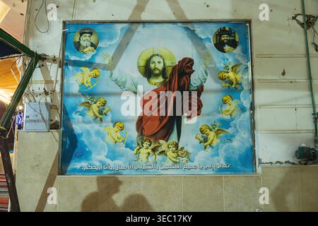 Marsa Alam, egitto 21 aprile 2026: gesù cristo raffigurato su un murale religioso con angeli, un simbolo della cultura copta ortodossa cristiana a marsa ala Foto Stock