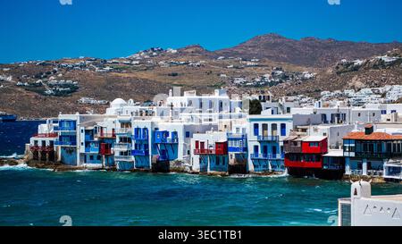 Case colorate di Little Venice sull'isola di Mykonos, in Grecia Foto Stock