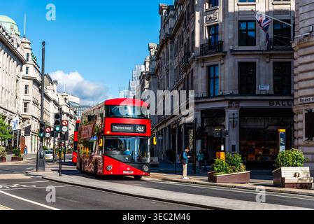Londra, Regno Unito - 27 agosto 2023: London Red Bus su Regent Street Foto Stock