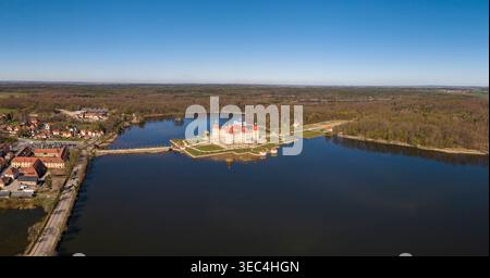 Vista aerea panoramica del castello di Moritzburg a Schlossteich, Sassonia, Germania. Foto Stock