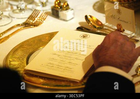 Il menu alla cena di Stato per re Carlo III e regina Camilla, alla Casa Bianca di Washington DC, il secondo giorno della visita di stato negli Stati Uniti. Data foto: Martedì 28 aprile 2026. Foto Stock