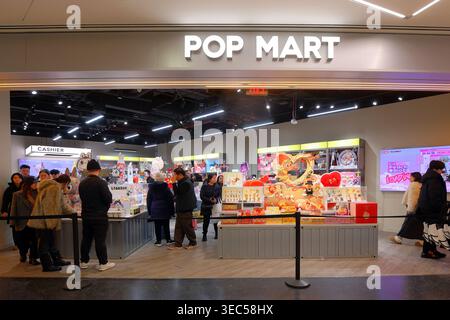 Pop Mart, 133-36 37th Ave, Queens, New York, New York, New York, negozio di giocattoli da collezione nel Tangram Mall di Flushing Foto Stock