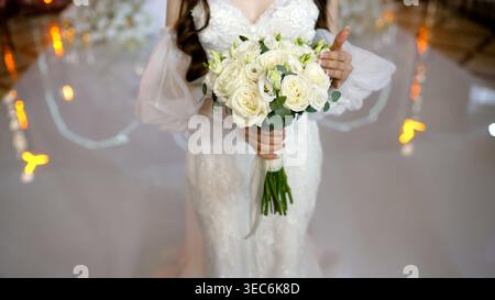 Mazzo di rose bianche per matrimoni Foto Stock