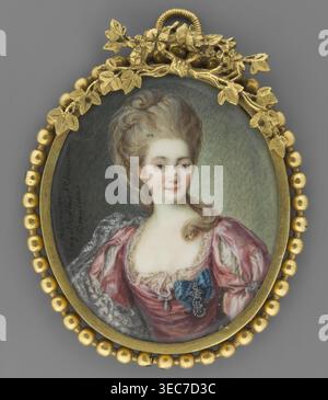 Aleksandra Branicka nata Engelhardt 1754–1838, dopo Dymitr Lewicki 1735–1822, moglie dell'etmano Franciszek Ksawery Branicki, raffigurata come una Signora dell'ordine. Ritratto in miniatura, en face, copia; soggetti: Aristocrazia, donna, ritratto femminile; dettagli: ordini, abiti, acconciature. Dipinto nel 1820, Russia. Dimensioni in miniatura: Altezza 7,4 cm, larghezza 6,8 cm. Un ritratto ovale dipinto in una cornice decorativa in oro con bordo esterno perline e ornamento floreale frondoso nella parte superiore mostra una donna con pelle pallida e capelli polverati con morbidi ricci; indossa un abito a collo basso nelle tonalità del rosa e del malva Foto Stock