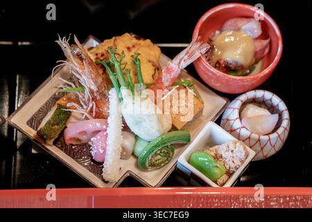 Pranzo al sacco Bento giapponese, Tokyo, Kanto, Giappone Foto Stock