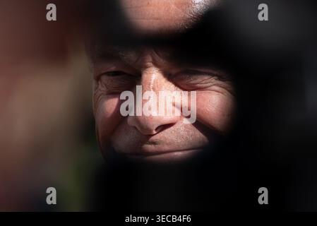 Il leader del Regno Unito, Nigel Farage, in una giornata di campagna elettorale nell'Essex, in visita a Clacton, Frinton, Braintree e Halstead incontrando la gente del posto. Credito: Will Colebourne Foto Stock