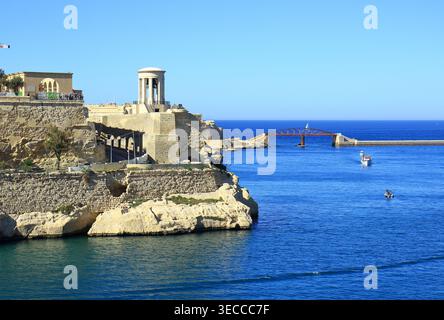 Bastione di Abercrombies con il Ponte di Sant'Elmo sullo sfondo Foto Stock
