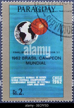 Francobollo cancellato stampato dal Paraguay, che mostra il poster della Coppa del mondo 1962 in Cile, promuovendo la Coppa del mondo di calcio 1978, Argentina Foto Stock