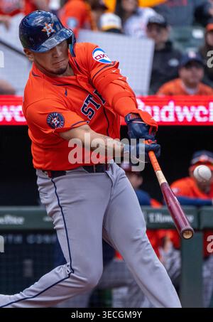 Baltimora, Stati Uniti. 30 aprile 2026. BALTIMORE, MD - APRILE 30: Isaac Paredes, terza base degli Houston Astros (15) in battuta durante una partita della MLB tra i Baltimore Orioles e gli Houston Astros, il 30 aprile 2026, all'Oriole Park a Camden Yards, a Baltimora, Maryland. (Foto di Tony Quinn/SipaUSA) credito: SIPA USA/Alamy Live News Foto Stock