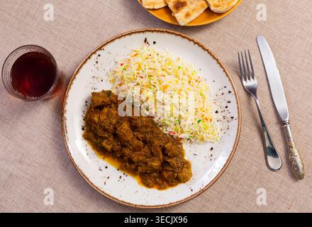 Karahi di agnello servito con riso, piatto indiano e pakistano Foto Stock