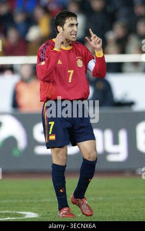 Iberostar Estadi (Son Moix), Palma de Mallorca Spagna, 12.2,2003, calcio: Amichevole internazionale Spagna (rosso) vs Germania (bianco) 3:1 --- Raul (ESP) Foto Stock
