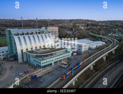 Centro città di Sheffield, South Yorkshire, Inghilterra, veduta aerea che mostra il distretto commerciale, l'architettura moderna e gli edifici della città Foto Stock