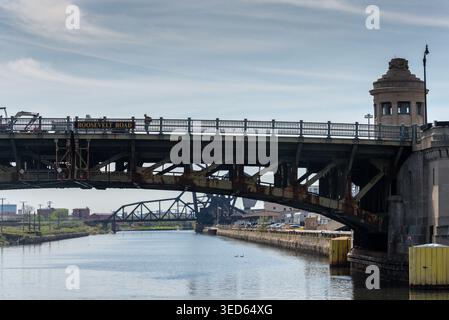 Chicago, il, USA - 25/04/2017: Roosevelt Road BRG sul fiume Chicago Foto Stock