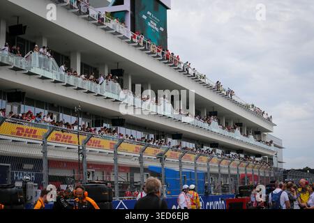 Tifosi durante il Gran Premio di Formula 1 Crypto.com di Miami 2026 all'autodromo internazionale di Miami Gardens, Stati Uniti. Sesto round della 2026 Foto Stock