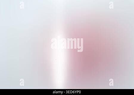 Sfondo morbido astratto con bagliore bianco e sfumato rosa, composizione luminosa minima, vista frontale, sfondo digitale arioso, spazio di copia Foto Stock