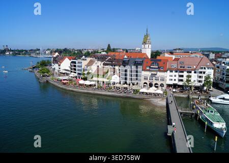 Friedrichshafen, Germania - mai 26, 2016. Vista dall'alto del panorama dei terrapieni e del molo sul lago di Costanza a Friedrichshafen. Foto Stock