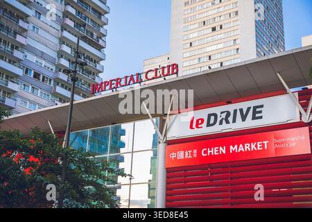 Francia, Ile-de-France, Parigi, 13° arrondissement, Quartier des olympiades, Chinatown, la galerie Massena, club imperiale, Chen Market, Drive Foto Stock
