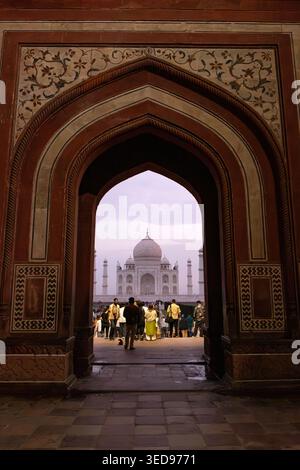 Taj Mahal fotografò all'alba, Agra, Uttar Pradesh, India Foto Stock
