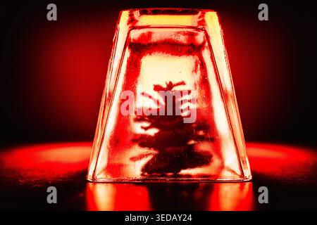 Cono nel paralume, simbolo di luce rossa, decorazione Foto Stock