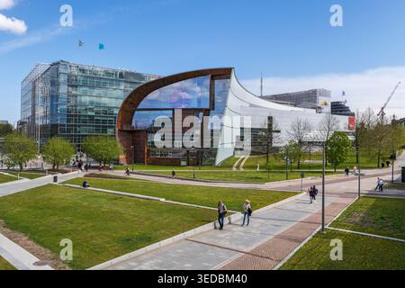 Helsinki, Finlandia - 16 maggio 2025: Museo di arte contemporanea Kiasma, parte della Galleria Nazionale finlandese. Foto Stock