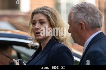 Londra, Regno Unito. 5 maggio 2025. Penny Mordaunt al Keir Starmer, primo Ministro, ha ospitato il summit per affrontare l'antisemiitismo al 10 di Downing Street a Londra Regno Unito Credit: Ian Davidson/Alamy Live News Foto Stock