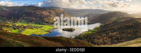 Viste autunnali di Grasmere e Rydal Water viste da Silver How nel Lake District, Regno Unito. Foto Stock