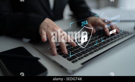 L'autenticazione a due fattori rafforza la sicurezza del sistema di accesso. Aggiunge protezione, l'autenticazione a due fattori aumenta la privacy e due fattori Foto Stock