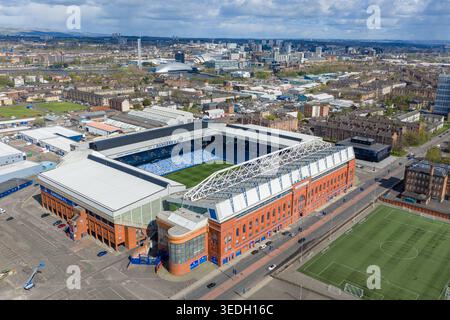 Stadio Ibrox, Glasgow, Scozia. Vista aerea dello stadio iconico del Rangers Football Club all'interno del paesaggio urbano. Foto Stock