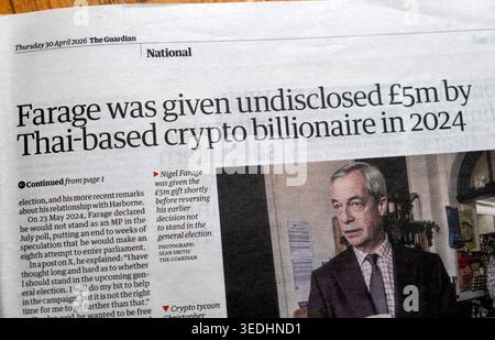 Nigel 'Farage ha ricevuto 5 milioni di sterline non rivelate da un miliardario di criptovalute con sede in Thailandia nel 2024' titolo del quotidiano Guardian leader del Partito di riforma 30 aprile 2026 Regno Unito Foto Stock