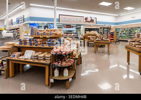 Food Lion Grocery Store Bakery and Deli Department Interior con esposizione e branding di prodotti freschi Foto Stock