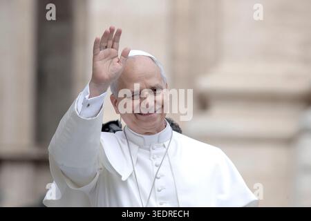 Città del Vaticano, Vaticano, 06 maggio 2026. Papa Leone XIV conduce la sua udienza generale settimanale in Piazza San Pietro in Vaticano. Maria Grazia Picciarella/Alamy Live News Foto Stock