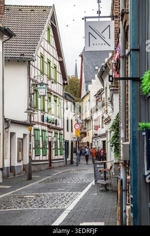 Pittoresca Bahnhofstrasse a Brühl Foto Stock