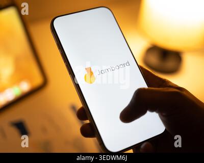 Il logo di Google Jamboard viene visualizzato sullo schermo di uno smartphone, a Bangalore, India, il 28 febbraio 2026 Foto Stock