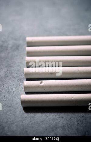 Gruppo gesso su un tavolo di pietra. Foto Stock