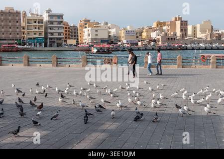 Fotografia di Street Life a Dubai, Emirati Arabi Uniti. Foto Stock