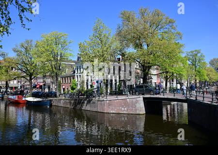 Canali di Amsterdam, Paesi Bassi, 23 aprile 2026. (CTK Photo/Vaclav Salek) Foto Stock