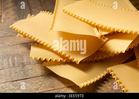 Vista su un mucchio di lasagne senza glutine. Foto Stock