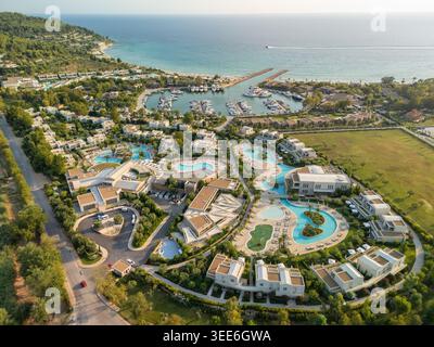 Veduta aerea di sani Resort and Marina, Calcidica, Grecia Foto Stock