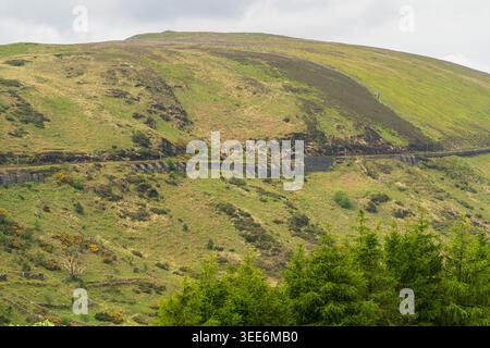Vicino ad Agneash, Garff, Isola di Man - 21 maggio 2023: Un treno della Snaefell Mountain Tramway che viaggia tra Laxey e Snaefell Summit Foto Stock
