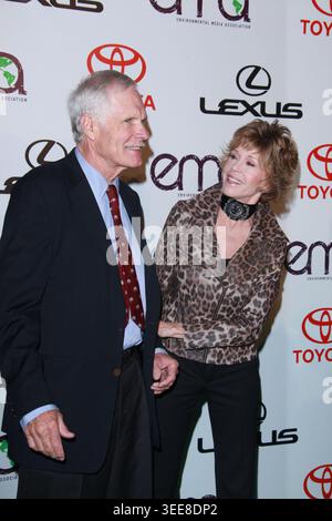 LOS ANGLES - 16 OTTOBRE: Jane fonda Ted Turner arriva agli Environmental Media Association Awards 2010 tenuti alla Warner Bros Studios il 16 ottobre 2010 a Burbank, California. Persone: Jane fonda Ted Turner Foto Stock