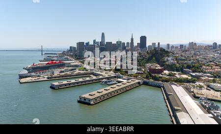 Vista aerea del lungomare di San Francisco e dello skyline del centro Foto Stock