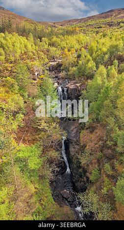 Cascate Vittoria Slattadale Wester Ross Scozia le cascate del fiume Abhainn Garbhaigand e gli alberi di betulla in primavera Foto Stock